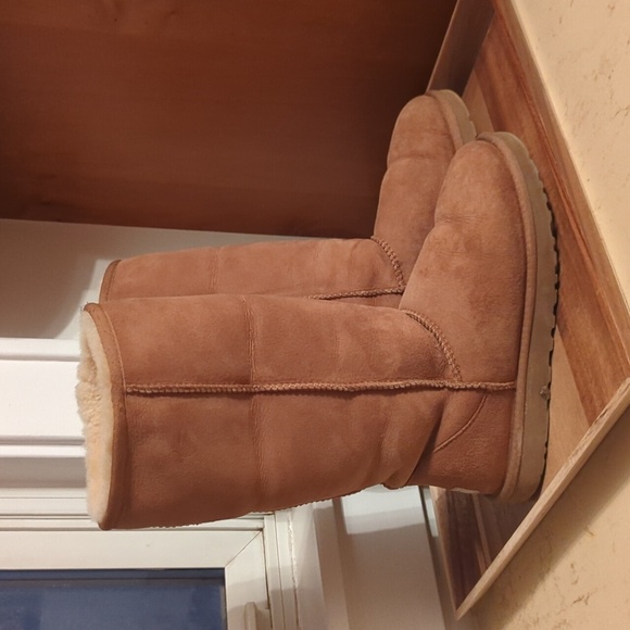 UGG Women's Classic Tall Boot Chestnut Size 8.5 - Picture 6 of 8